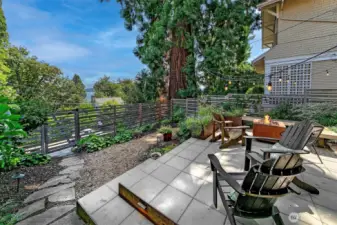 Gas firepit, built-in benches and great lighting!