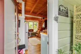 Entering 825 JAckson Street *yes, the ADU has it's own address!* you enter a cozy, high end retreat right out of a storybook. The 780sf 'cabin' space has all the amenities of home, but made for one or two guests at a time. Outside each window are fruit trees, rhodies and roses which compliment the rich interior wood finishes and give off a truly organic feel.