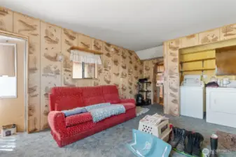 Addition living w/laundry area