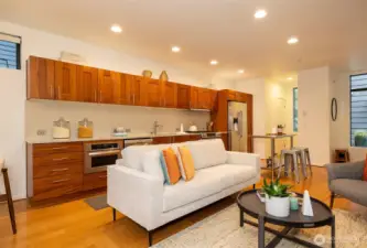 Beautifully appointed kitchen with Belmont cabinets & SS apliances.