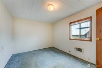 Second bedroom.