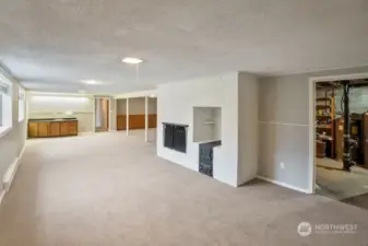 huge family room, new paint and carpet