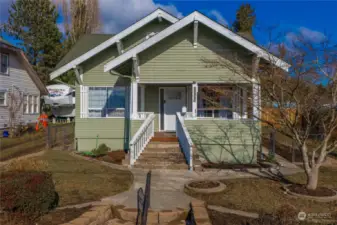 Shared driveway on both sides of the house.