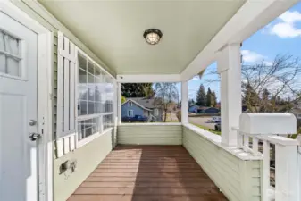 Spacious covered front porch.