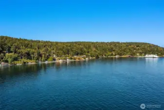 The shores of Vashon Island await you!
