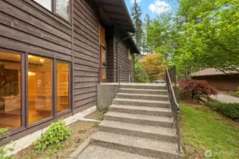 Let's check out inside the home!