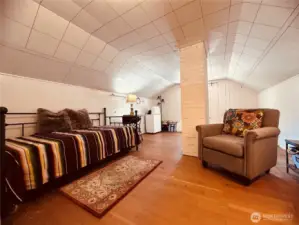 Another angle of 2nd bedroom.