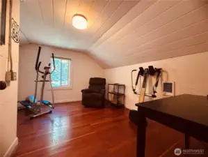 3rd bedroom (upstairs)