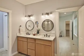 Double vanity in primary bathroom