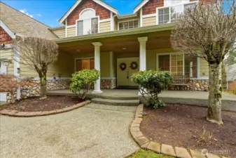 Beautiful covered front porch.