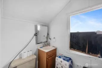 Upper level 3/4 bath