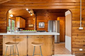 Convenient breakfast bar, ideal for serving quick meals or enjoying morning coffee