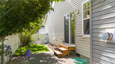 Fully fenced side yard