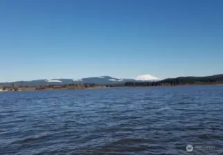 Silverlake with view of Mt St Helens