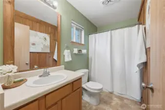 Hallway bath upstairs