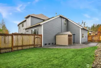 Another look at the level fully fenced side yard