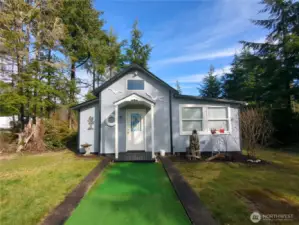 Yes, we have sunshine and blue sky at the beach