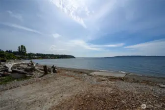 Launch your kayak here or beach comb at low tide. This is such a beautiful place to spend time. Don't miss the play ground and pond with ducks and a wily beaver!