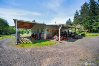 Back of garage / shop. Look at all the covered storage.