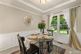 Dining area in between the living room and kitchen.