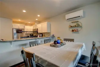 Dining area flows into the kitchen - perfect for entertaining!