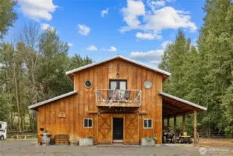 1 owner. Custom Construction by a Tradesman. Beautiful Home!