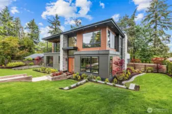 Beautiful side, front, and rear yard.