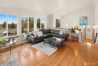 Large living room with vaulted ceilings