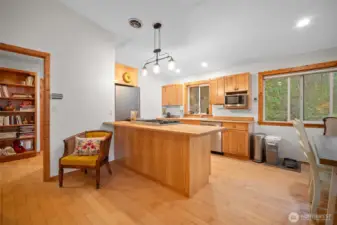 Notice the vaulted ceilings in the main part of the home--it adds to the light and spaciousness of the 'great room'.