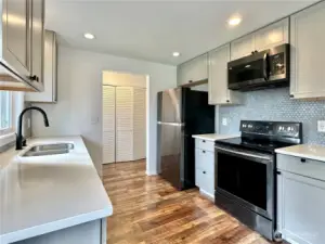 Remodeled kitchen. New Cabinets & Appliances