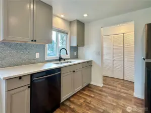 Remodeled kitchen. New Cabinets & Appliances