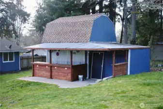 Entertaining area off ADU.