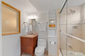 Lower-level ensuite bath with tub/shower combo