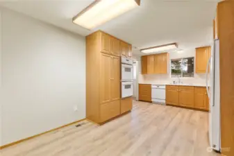 Large Kitchen with dining area/ breakfast nook