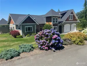 Builder built this home in the neighborhood.