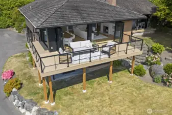 Enjoy the 180 degree views from the wrap around deck with Nana walls.