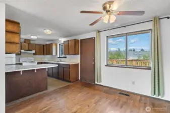 Dining/Kitchen