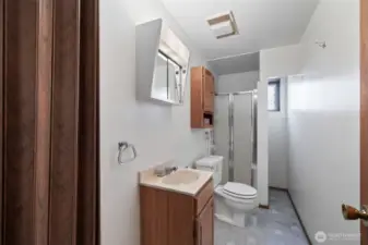 Lower 3/4 Bath
