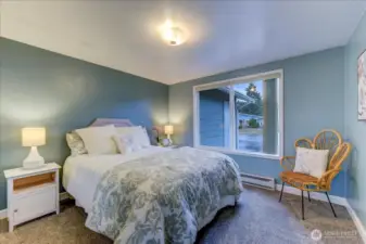 2nd bedroom