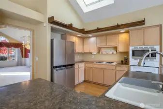 Refrigerator conveys