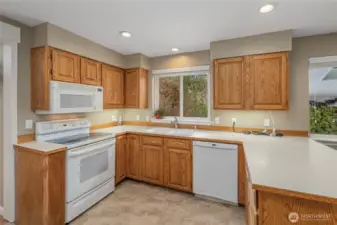 user friendly kitchen- all appliances stay!