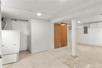 New Laundry with lots of space!