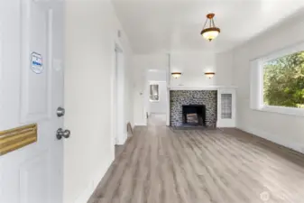 Large Bright Livingroom
