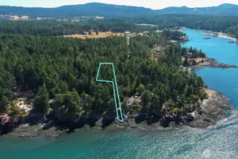 Aerial View showing property lines with 15-foot-wide deeded access to water from the cozy house. Owner once owned both lots and created this waterfront access for 1555 Yacht Haven Rd property.
