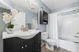 Primary bath with full shower & tub.