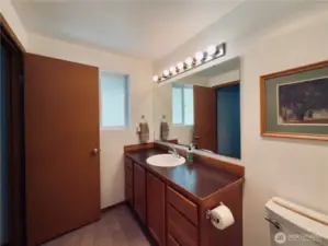 Primary Full bathroom