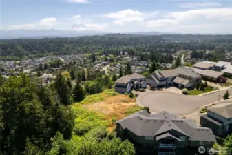 Design and build the home you’ve always imagined—on a lot that truly deserves it.