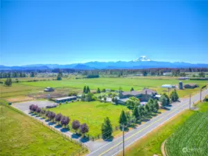 A good aerial overhead view of the overall property, with its spectacular mountain and Cascade foothills views