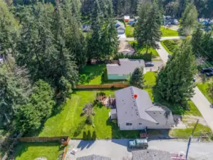 BIG, private, partially fenced yard...