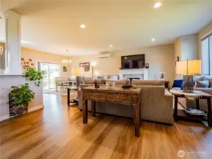GREAT ROOM CONCEPT...9 FOOT CEILINGS MAKES IT FEEL EVEN LARGER